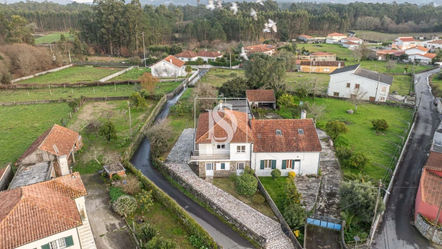 Moradia T4 para Venda em Alvarães Foto 4