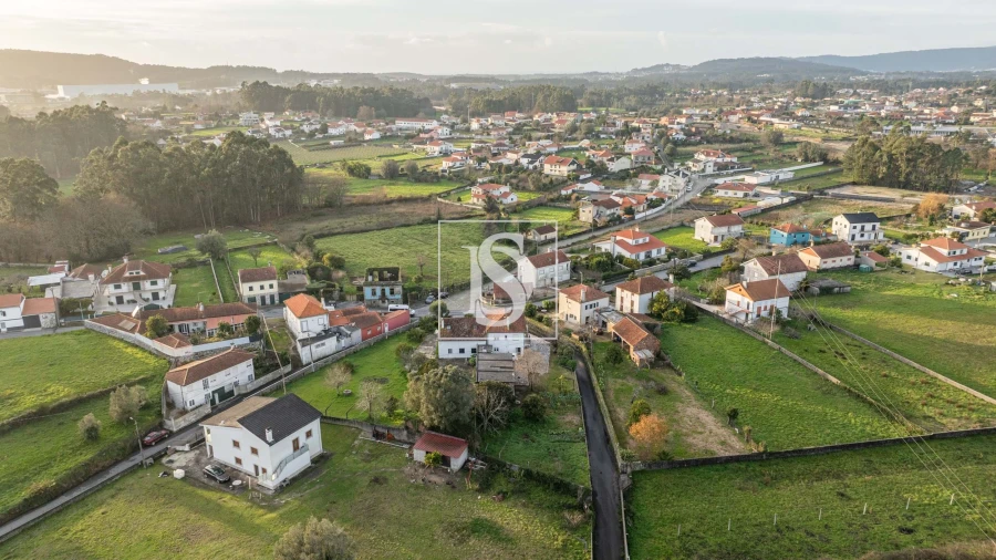 Moradia T4 para Venda em Alvarães Foto 24