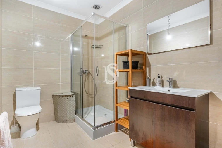 Moradia T4 para Venda em Alvarães Foto 18