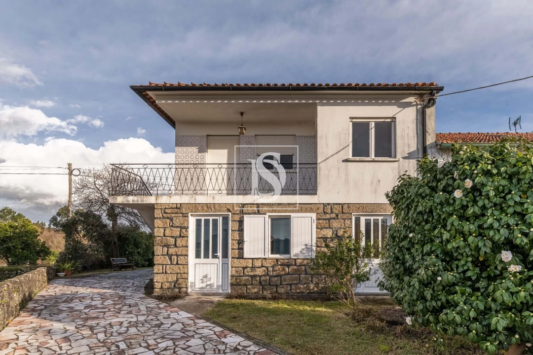 Moradia T4 para Venda em Alvarães Foto 1