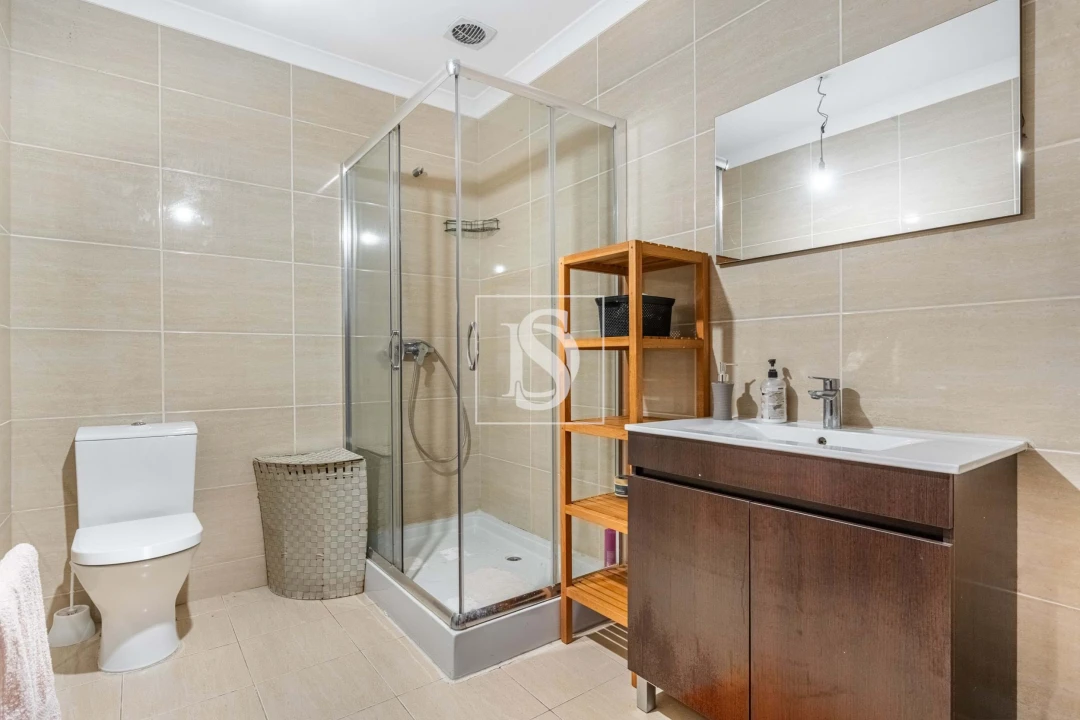 Moradia T4 para Venda em Alvarães Foto 18