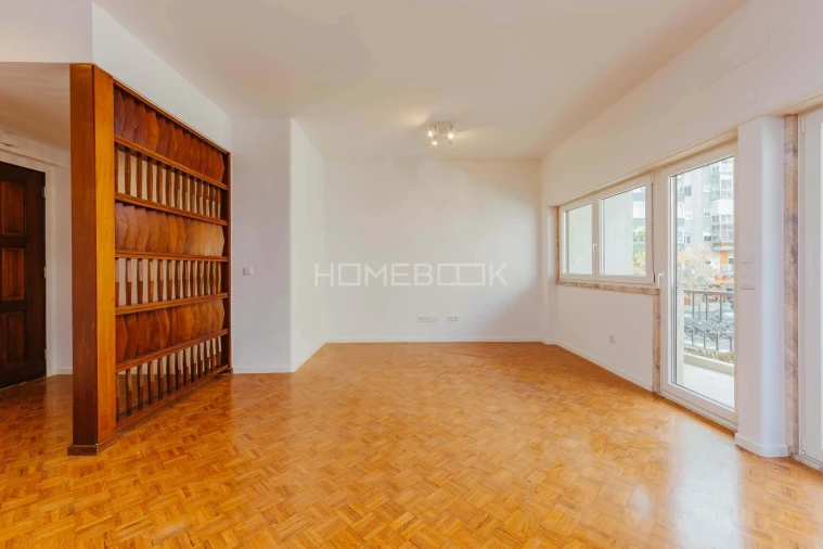 Apartamento T2 para Arrendamento em Avenidas Novas Foto 9