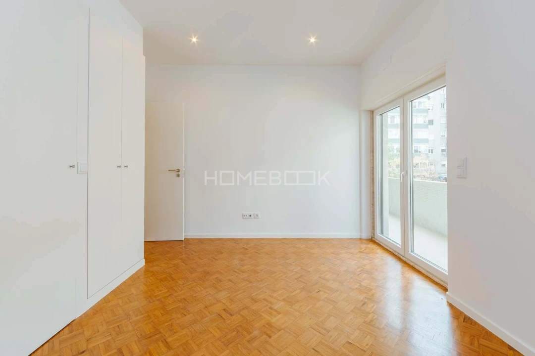 Apartamento T2 para Arrendamento em Avenidas Novas Foto 16