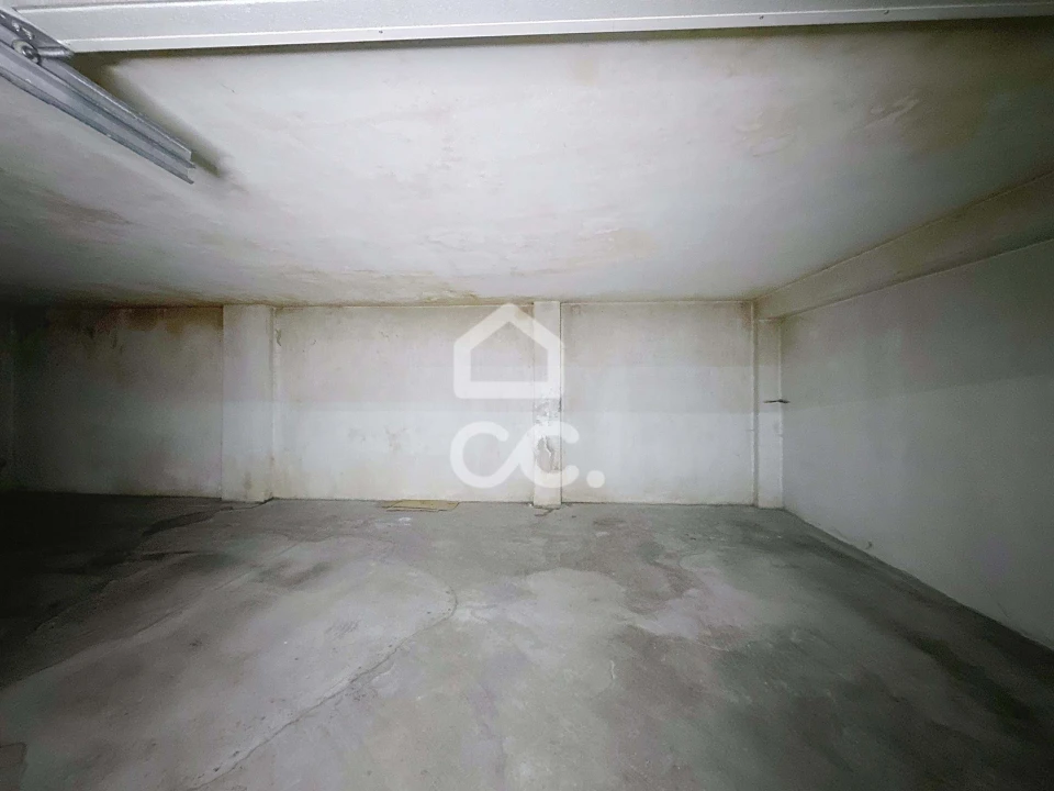 Garagem para Arrendamento em Santa Maria Maior Foto 9