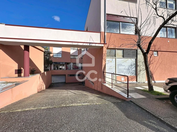 Garagem para Arrendamento em Santa Maria Maior Foto 8