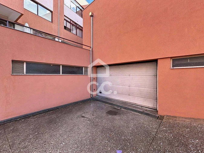 Garagem para Arrendamento em Santa Maria Maior Foto 7