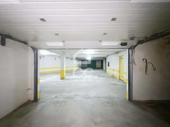 Garagem para Arrendamento em Santa Maria Maior Foto 6