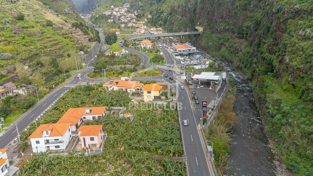 Terreno para Venda em Ribeira Brava Foto 4