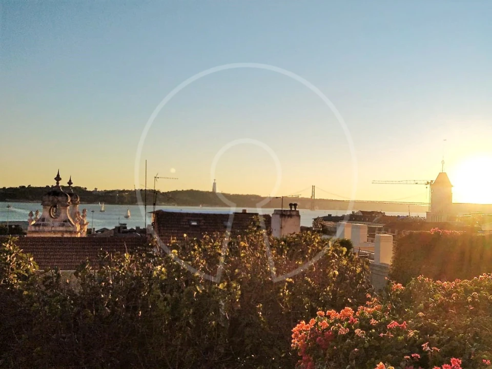 Apartamento T1 para Arrendamento em Misericórdia Foto 12