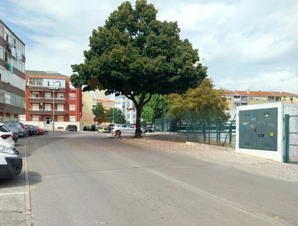 Apartamento T1 para Venda em Amora Foto 23