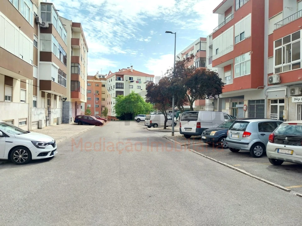 Apartamento T1 para Venda em Amora Foto 26