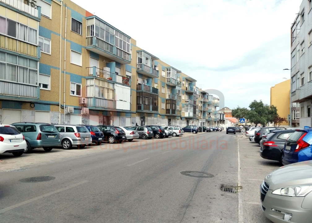 Apartamento T1 para Venda em Amora Foto 32