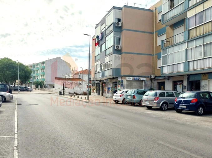 Apartamento T1 para Venda em Amora Foto 30