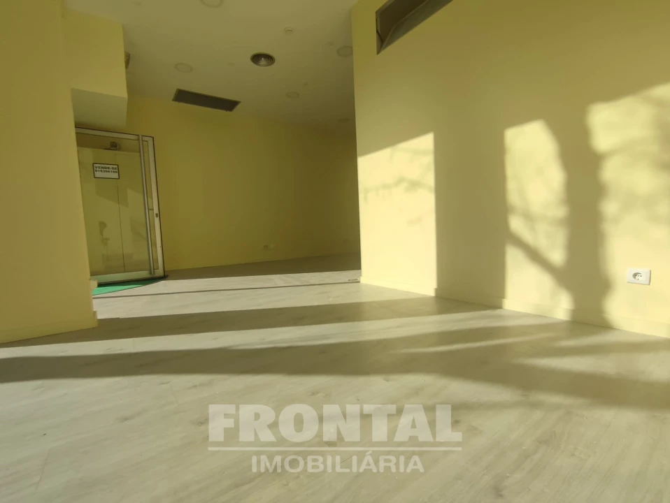 Loja para Venda em São Mamede de Infesta e Senhora da Hora Foto 8