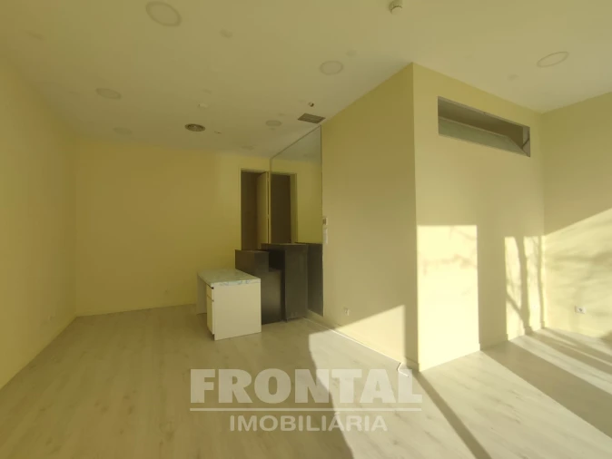 Loja para Venda em São Mamede de Infesta e Senhora da Hora Foto 6