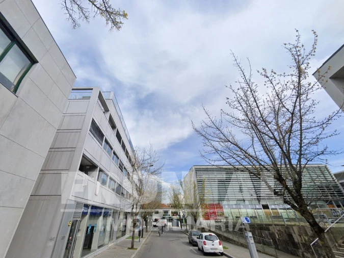 Loja para Venda em São Mamede de Infesta e Senhora da Hora Foto 12