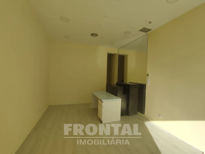 Loja para Venda em São Mamede de Infesta e Senhora da Hora Foto 7