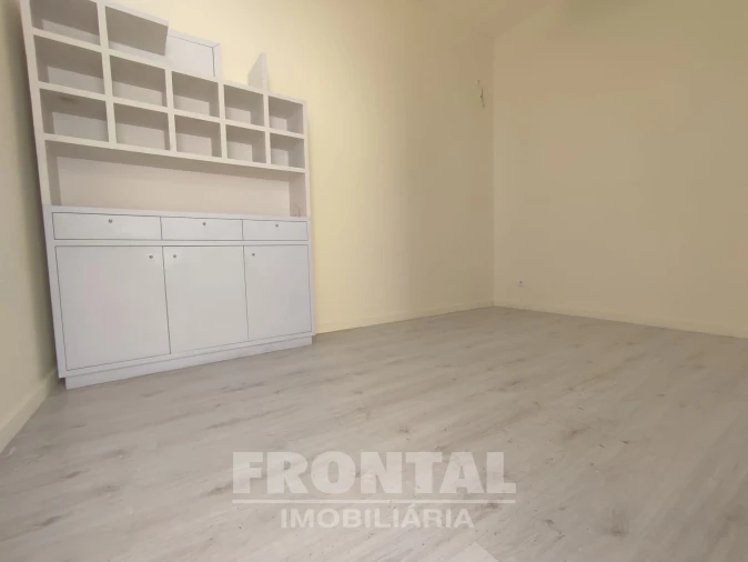 Loja para Venda em São Mamede de Infesta e Senhora da Hora Foto 9