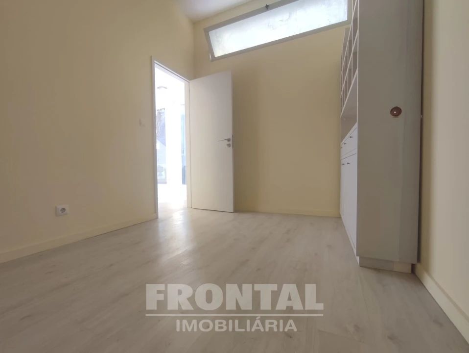 Loja para Venda em São Mamede de Infesta e Senhora da Hora Foto 10