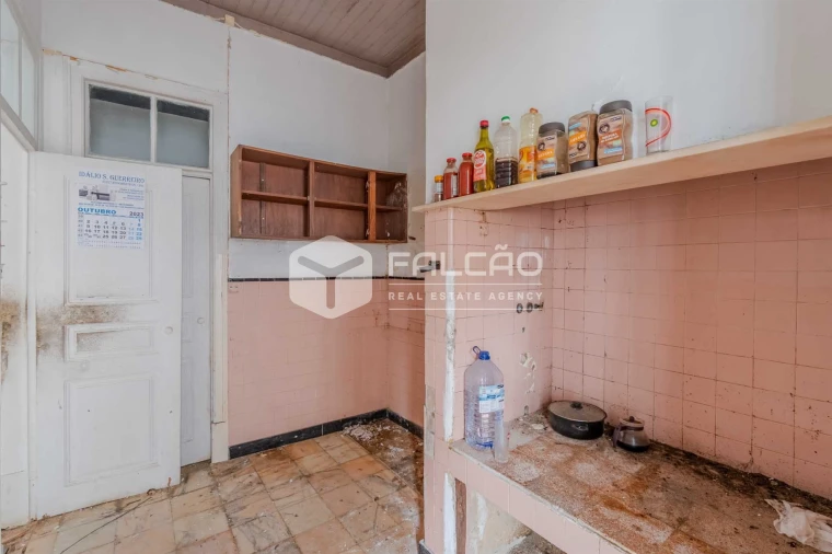 Moradia T7 para Venda em Marvila, Ribeira Santarém, São Salvador, São Nicolau Foto 4