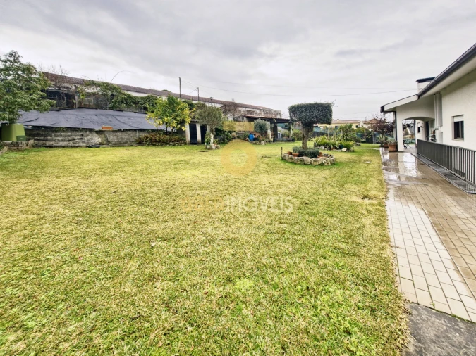 Moradia T3 para Venda em Escapães Foto 38