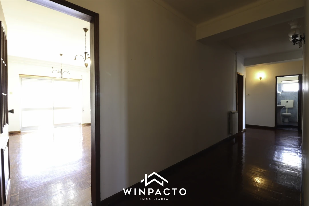 Apartamento T4 para Venda em Nelas Foto 3
