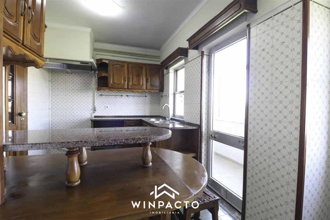 Apartamento T4 para Venda em Nelas Foto 11