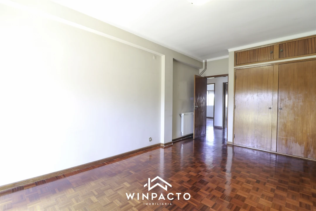 Apartamento T4 para Venda em Nelas Foto 16