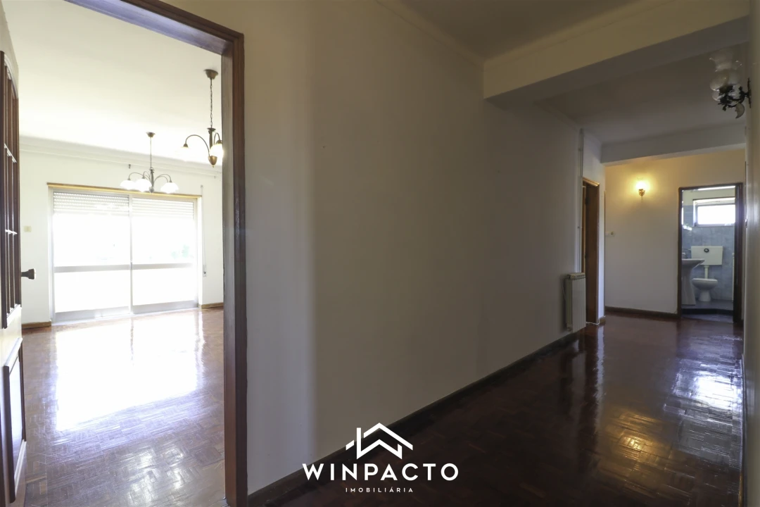 Apartamento T4 para Venda em Nelas Foto 2