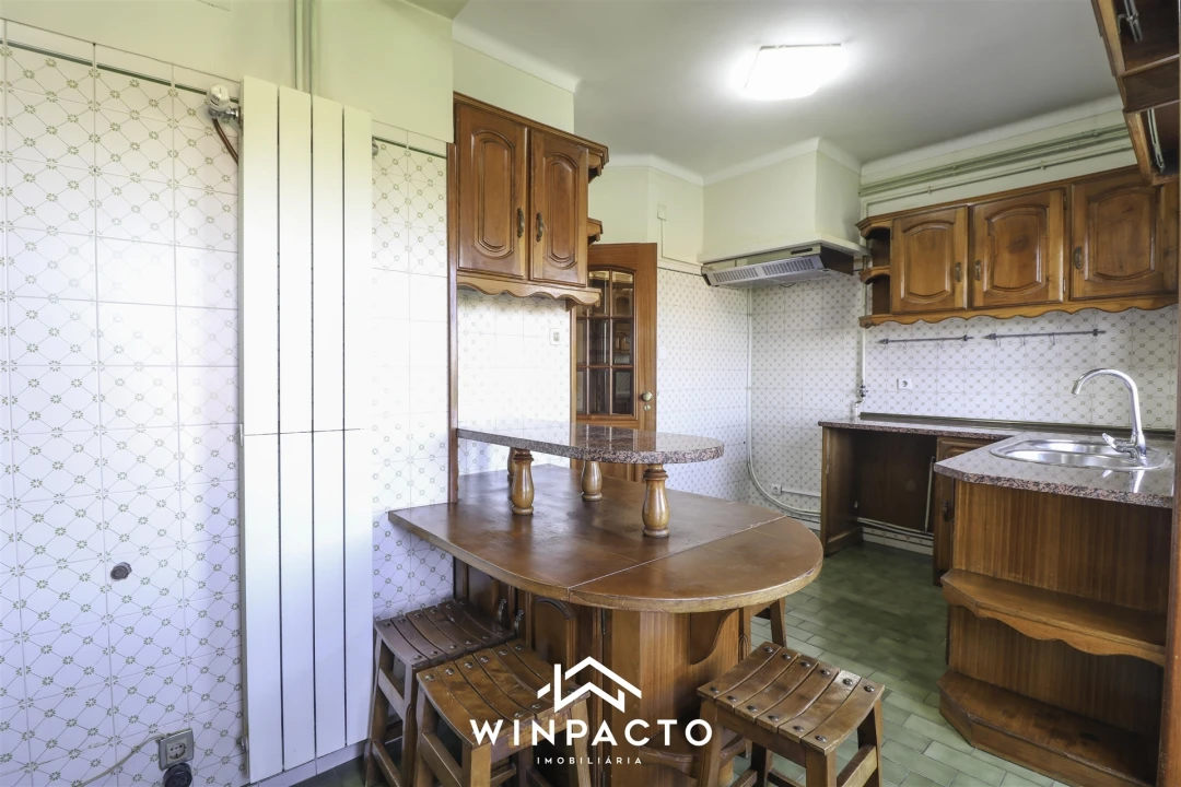 Apartamento T4 para Venda em Nelas Foto 10