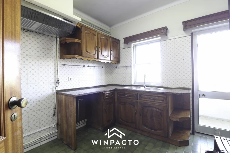 Apartamento T4 para Venda em Nelas Foto 7