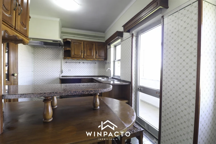 Apartamento T4 para Venda em Nelas Foto 11