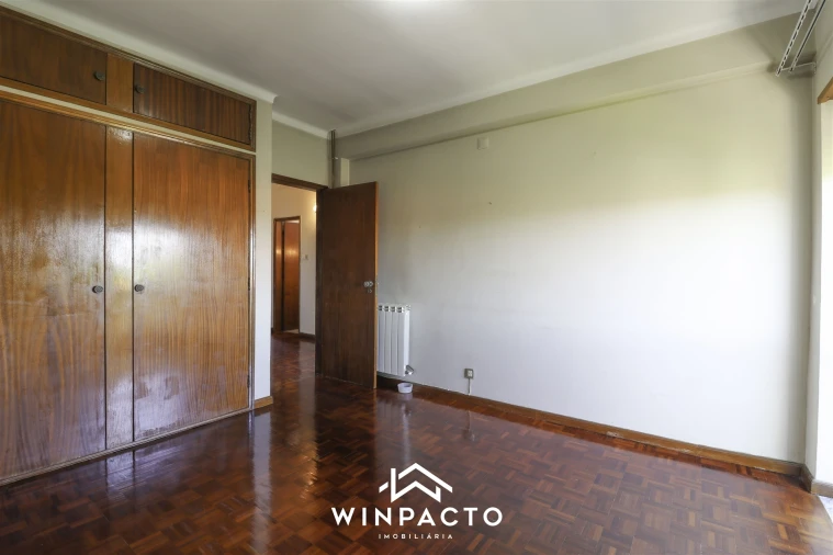 Apartamento T4 para Venda em Nelas Foto 17