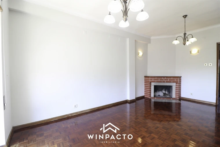 Apartamento T4 para Venda em Nelas Foto 5