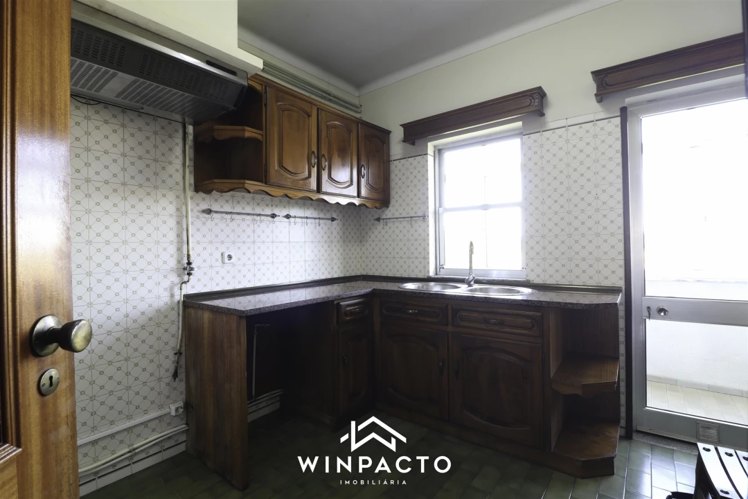 Apartamento T4 para Venda em Nelas Foto 8