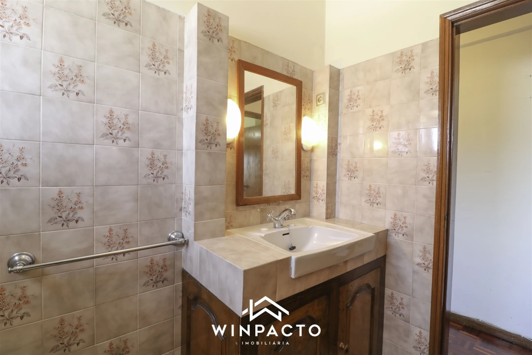 Apartamento T4 para Venda em Nelas Foto 22