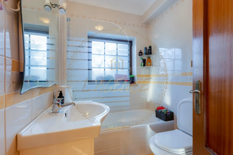 Moradia T3 para Venda em Odiaxere Foto 19