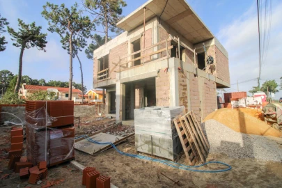 Moradia T4 para Venda em Charneca de Caparica e Sobreda