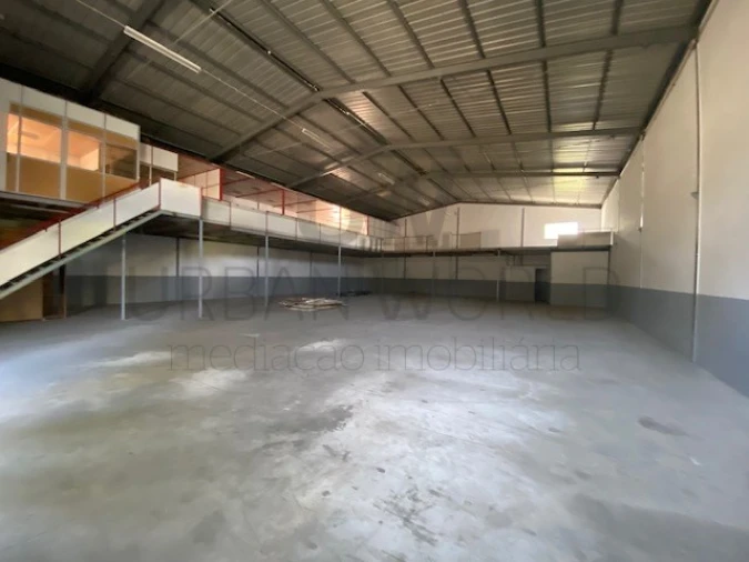 Armazém para Arrendamento em Venda do Pinheiro e Santo Estêvão das Galés