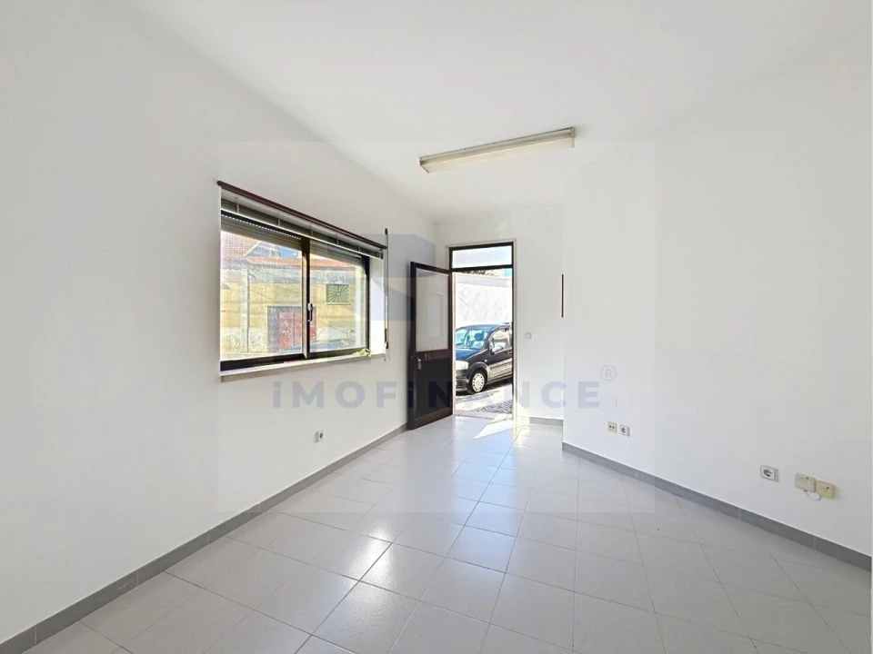 Loja para Venda em Atouguia da Baleia Foto 3