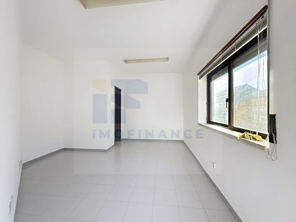 Loja para Venda em Atouguia da Baleia Foto 2