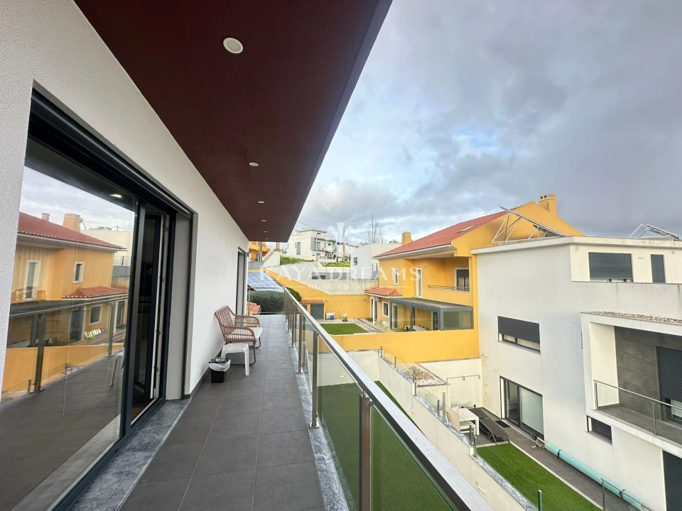 Moradia T4 para Venda em Pontinha e Famões Foto 3