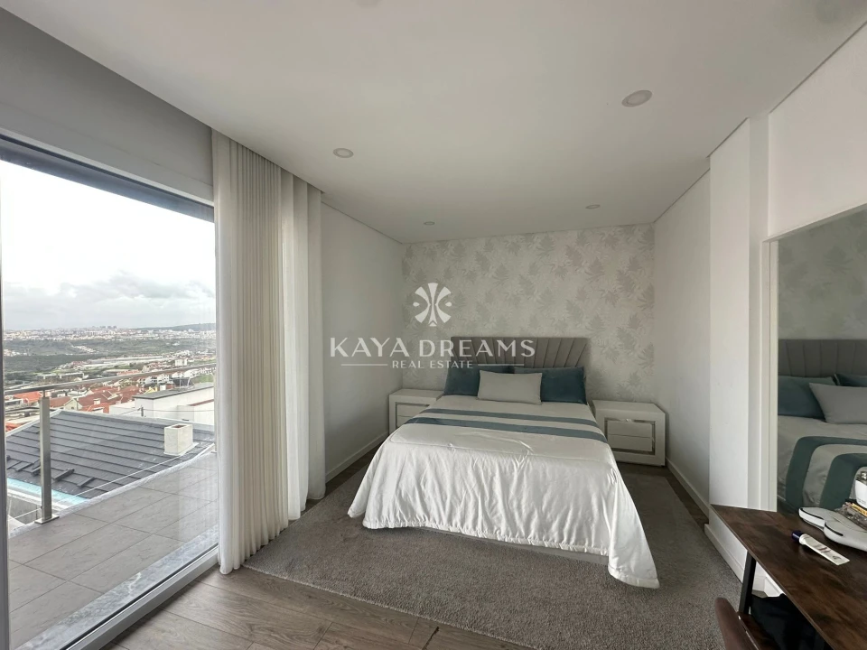 Moradia T4 para Venda em Pontinha e Famões Foto 20