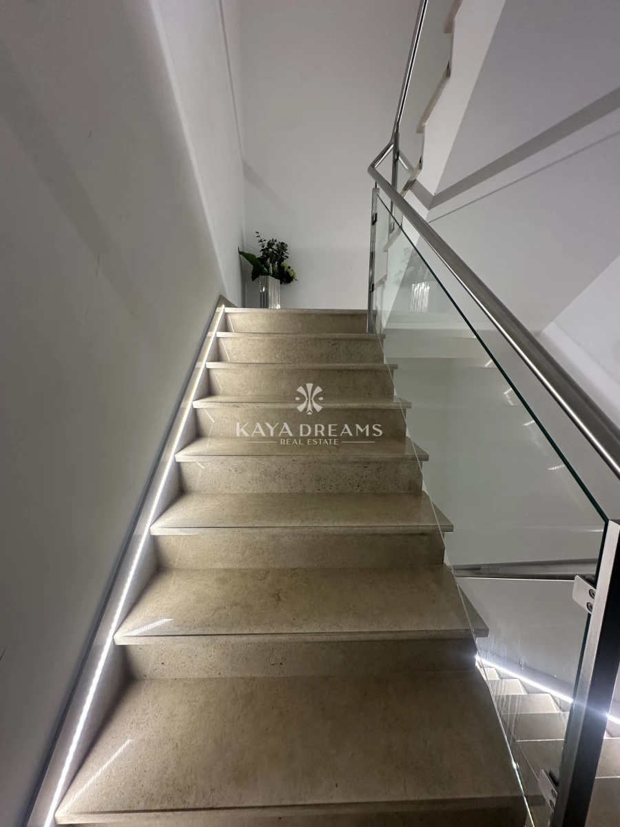 Moradia T4 para Venda em Pontinha e Famões Foto 13