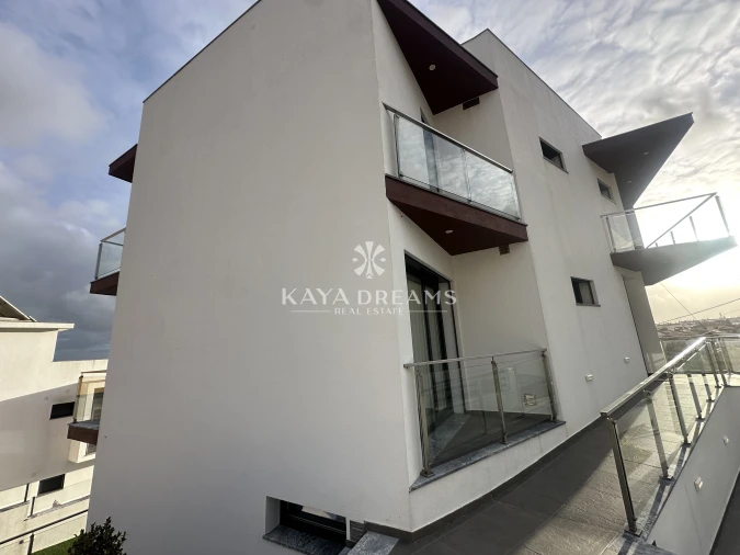 Moradia T4 para Venda em Pontinha e Famões Foto 7