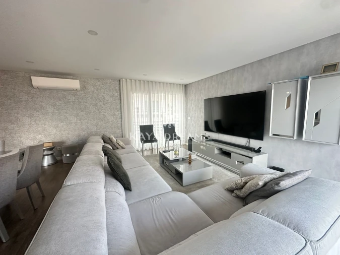 Moradia T4 para Venda em Pontinha e Famões Foto 8