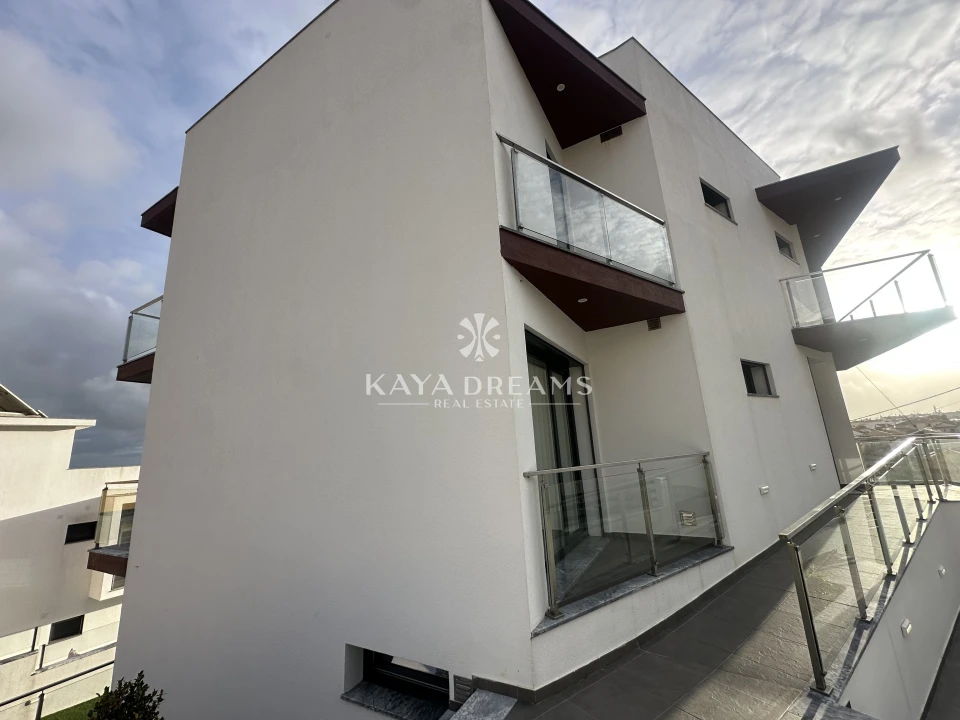 Moradia T4 para Venda em Pontinha e Famões Foto 7