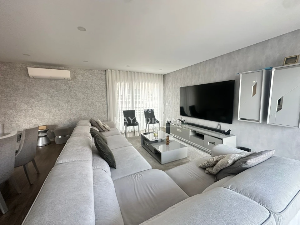 Moradia T4 para Venda em Pontinha e Famões Foto 8