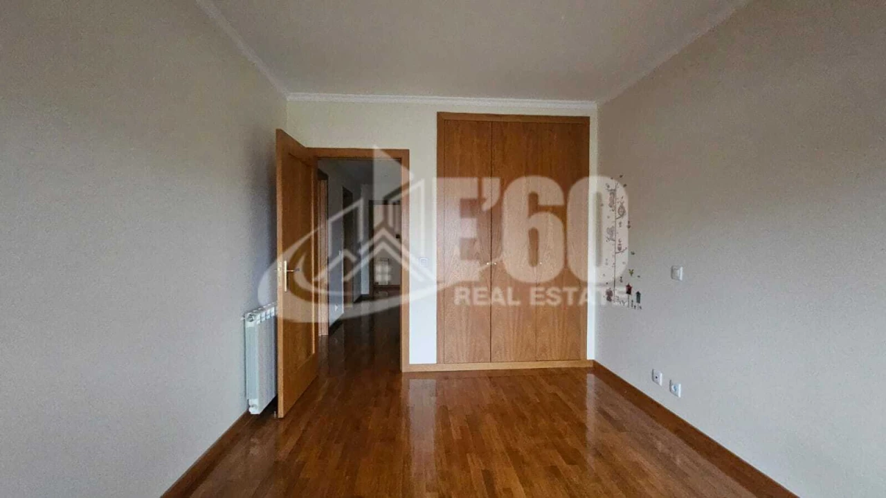 Apartamento T2 para Venda em Mozelos Foto 9