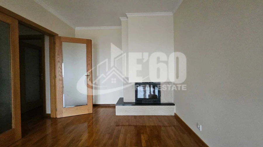 Apartamento T2 para Venda em Mozelos Foto 2